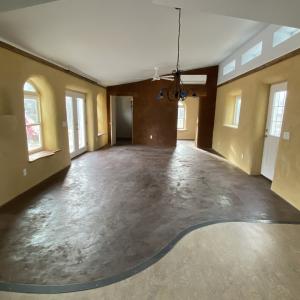 Living room w/ earthen floor and plasters